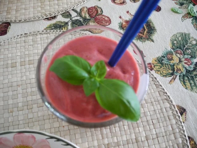 Rezept: Dessert : Geeiste Erdbeer - Himbeermilch Bild Nr. 3 Dessert : Geeiste Erdbeer - Himbeermilch - Rezept - Bild Nr. 3