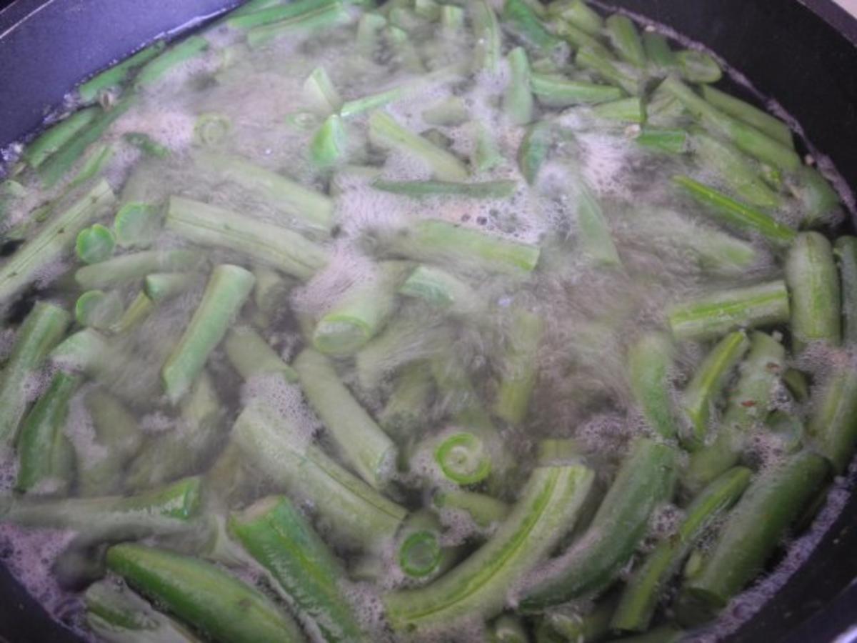 Suppen & Eintöpfe :  Bunte Gemüsesuppe mit gebratenen Filetstückchen - Rezept - Bild Nr. 4