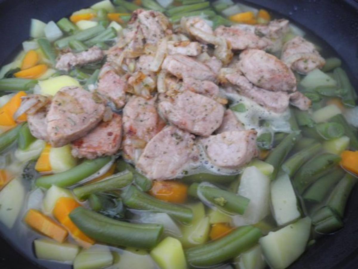 Suppen & Eintöpfe :  Bunte Gemüsesuppe mit gebratenen Filetstückchen - Rezept - Bild Nr. 9