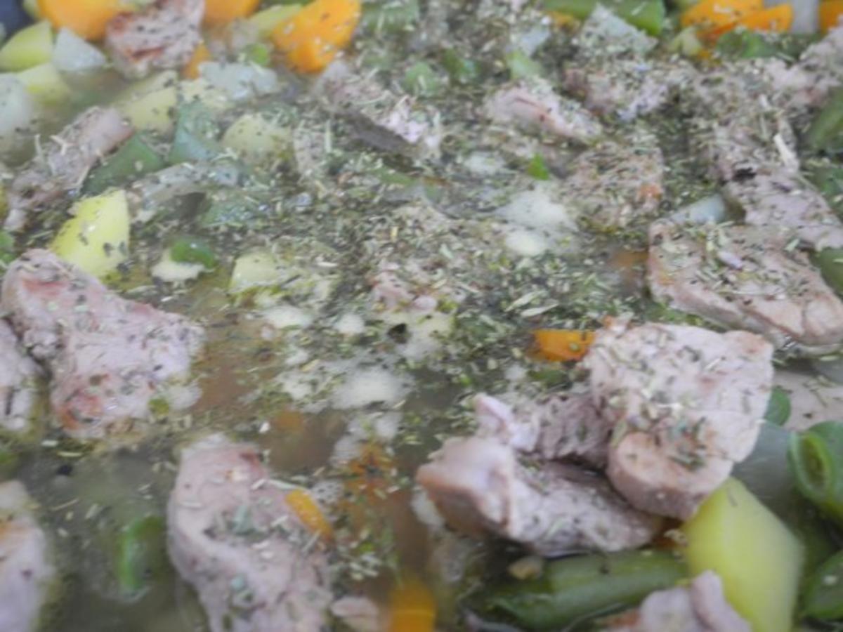 Suppen & Eintöpfe :  Bunte Gemüsesuppe mit gebratenen Filetstückchen - Rezept - Bild Nr. 11