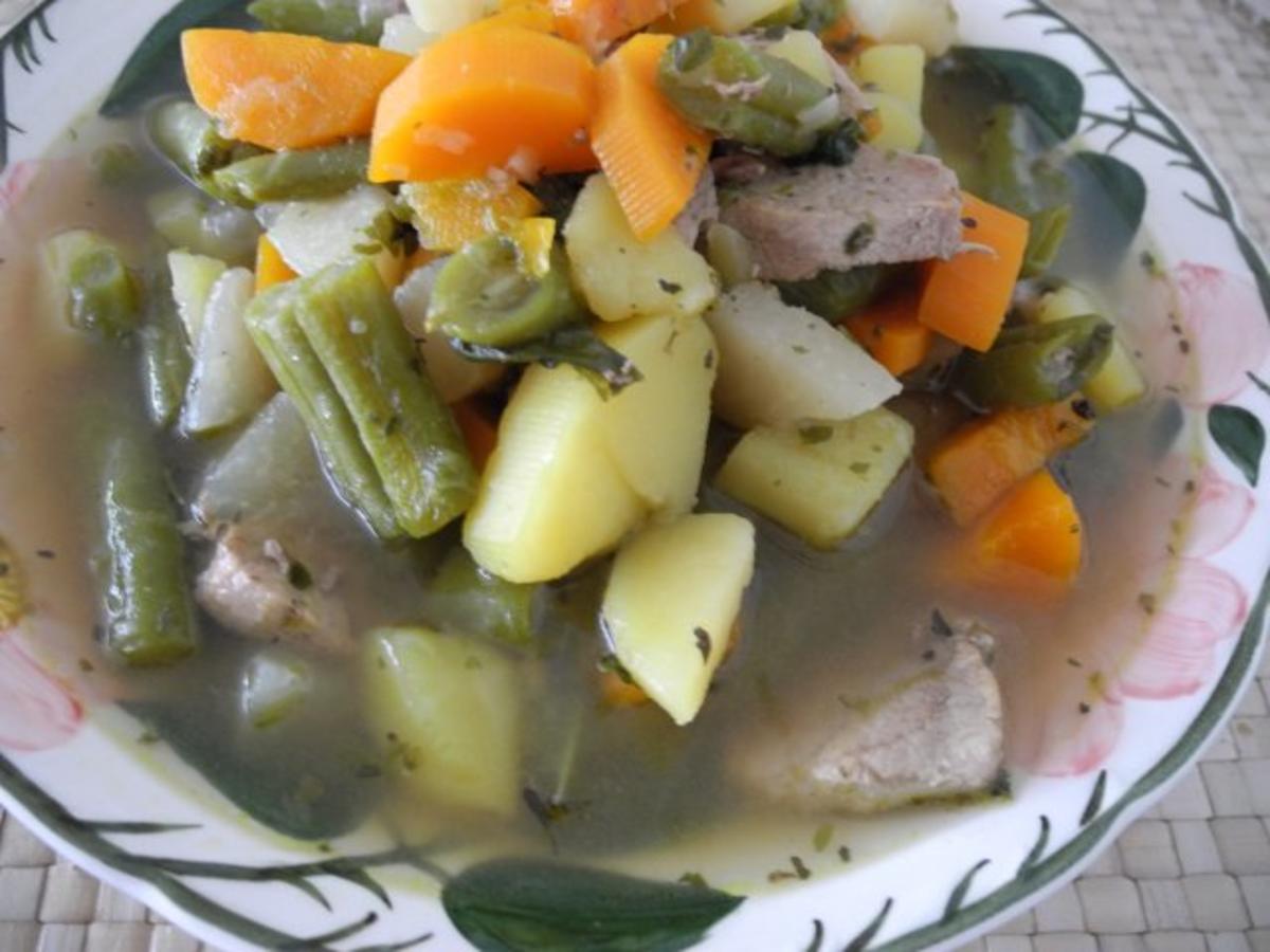 Suppen & Eintöpfe :  Bunte Gemüsesuppe mit gebratenen Filetstückchen - Rezept - Bild Nr. 12