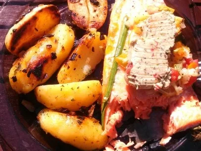 Lachsfilet auf einem Kräuterbett vom Grill mit Rosmarin-Kartoffeln - Rezept - Bild Nr. 10