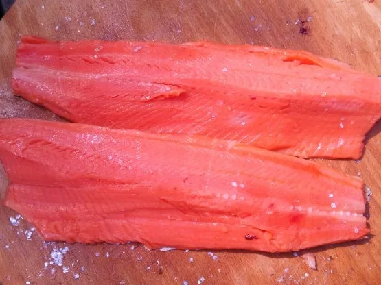 Lachsfilet auf einem Kräuterbett vom Grill mit Rosmarin-Kartoffeln - Rezept - Bild Nr. 5