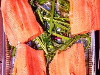 Lachsfilet auf einem Kräuterbett vom Grill mit Rosmarin-Kartoffeln - Rezept - Bild Nr. 7