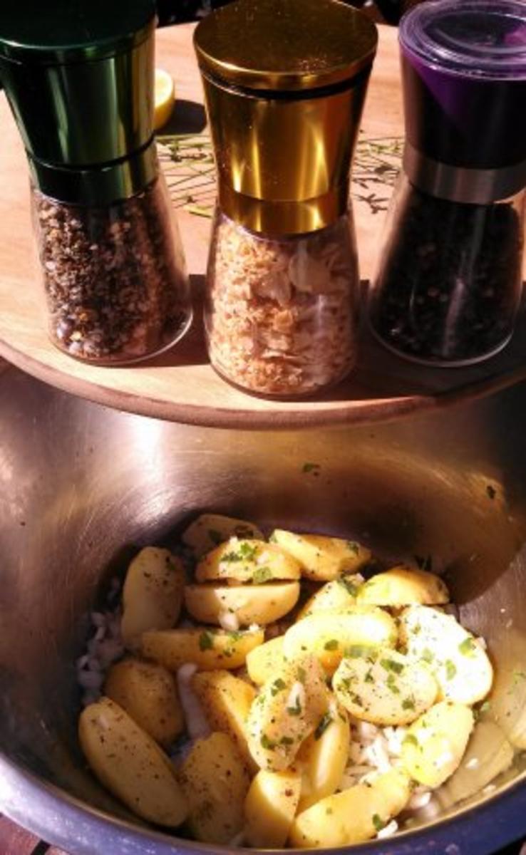 Lachsfilet auf einem Kräuterbett vom Grill mit Rosmarin-Kartoffeln - Rezept - Bild Nr. 8