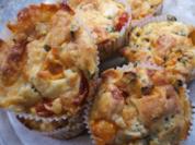 Pikantes Backen: Tomatenmuffins "Caprese" - Rezept