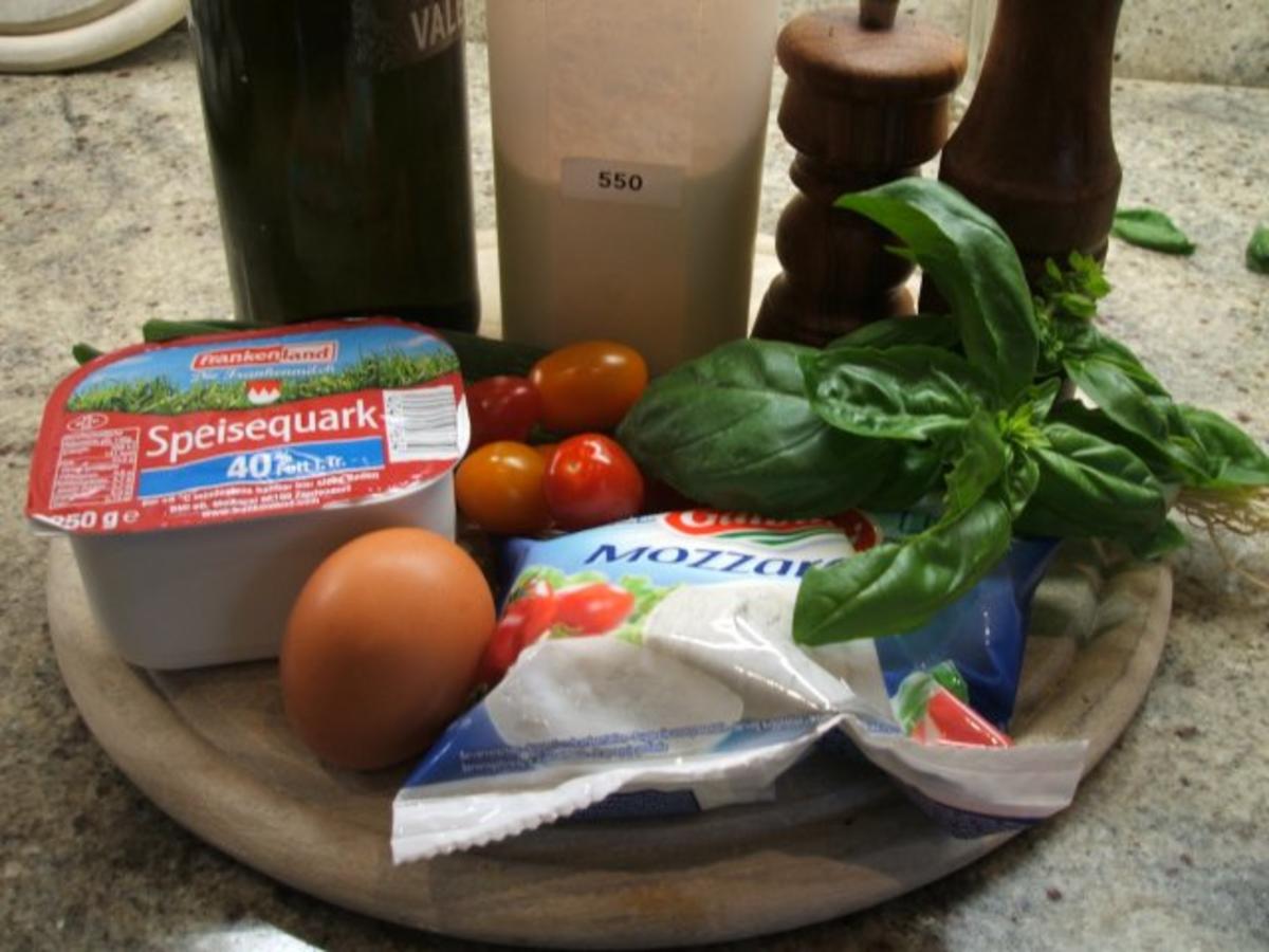 Pikantes Backen: Tomatenmuffins "Caprese" - Rezept - Bild Nr. 2