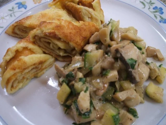 Pilze: Kräuterseitlinge mit Zucchini zu Pfannkuchenröllchen - Rezept