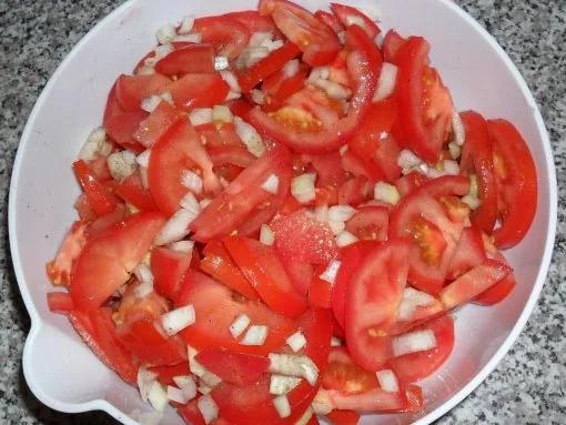 Rezept: Schlichter Tomatensalat Schlichter Tomatensalat - Rezept