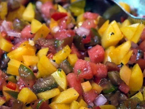 Rezept: Büffelmozzarella auf geröstetem Brot mit einer Salsa aus Aprikosen, Tomaten und Melone Bild Nr. 9 Büffelmozzarella auf geröstetem Brot mit einer Salsa aus Aprikosen, Tomaten und Melone - Rezept - Bild Nr. 9