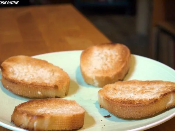 Rezept: Büffelmozzarella auf geröstetem Brot mit einer Salsa aus Aprikosen, Tomaten und Melone Bild Nr. 11 Büffelmozzarella auf geröstetem Brot mit einer Salsa aus Aprikosen, Tomaten und Melone - Rezept - Bild Nr. 11