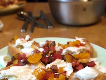 Rezept: Büffelmozzarella auf geröstetem Brot mit einer Salsa aus Aprikosen, Tomaten und Melone Bild Nr. 13 Büffelmozzarella auf geröstetem Brot mit einer Salsa aus Aprikosen, Tomaten und Melone - Rezept - Bild Nr. 13