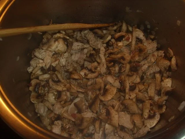 Rezept: Pasta in Puten-Champignon-Käsesoße Bild Nr. 5 Pasta in Puten-Champignon-Käsesoße - Rezept - Bild Nr. 5