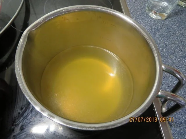 Rezept: Suppe:Klare Rinderbrühe mit Leberknödeln Bild Nr. 3 Suppe:Klare Rinderbrühe mit Leberknödeln - Rezept - Bild Nr. 3