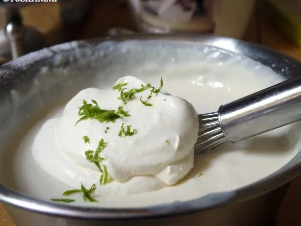 Rezept: Kleine Erdbeer-Buttermilch-Törtchen Bild Nr. 7 Kleine Erdbeer-Buttermilch-Törtchen - Rezept - Bild Nr. 7