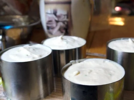 Rezept: Kleine Erdbeer-Buttermilch-Törtchen Bild Nr. 8 Kleine Erdbeer-Buttermilch-Törtchen - Rezept - Bild Nr. 8