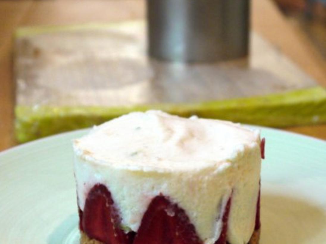 Kleine Erdbeer Buttermilch Törtchen - einfach - 81 kcal/100g