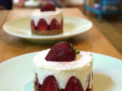 Rezept: Kleine Erdbeer-Buttermilch-Törtchen Bild Nr. 12 Kleine Erdbeer-Buttermilch-Törtchen - Rezept - Bild Nr. 12