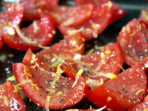 Rezept: Spaghetti aglio e olio e peperoncini e gamberetti e pomodori Bild Nr. 2 Spaghetti aglio e olio e peperoncini e gamberetti e pomodori - Rezept - Bild Nr. 2