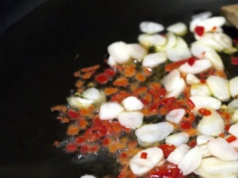 Rezept: Spaghetti aglio e olio e peperoncini e gamberetti e pomodori Bild Nr. 11 Spaghetti aglio e olio e peperoncini e gamberetti e pomodori - Rezept - Bild Nr. 11