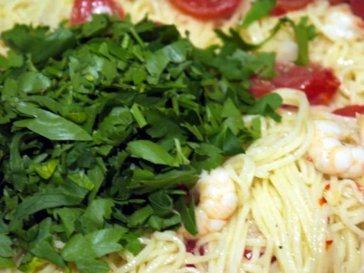 Rezept: Spaghetti aglio e olio e peperoncini e gamberetti e pomodori Bild Nr. 13 Spaghetti aglio e olio e peperoncini e gamberetti e pomodori - Rezept - Bild Nr. 13