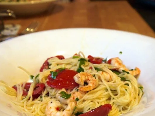 Rezept: Spaghetti aglio e olio e peperoncini e gamberetti e pomodori Bild Nr. 14 Spaghetti aglio e olio e peperoncini e gamberetti e pomodori - Rezept - Bild Nr. 14