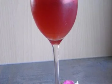 Rooibos-Eistee mit Meloneneiswürfel - Rezept