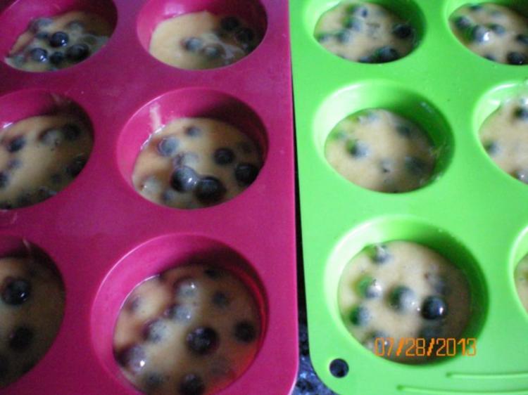 Muffins mit schwarzen Johannisbeeren - einfach - von Sunnywhity