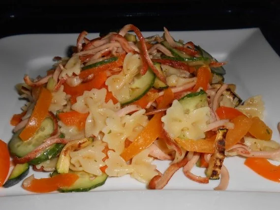 Rezept: Nudelsalat *Sommerlaune* Nudelsalat *Sommerlaune* - Rezept