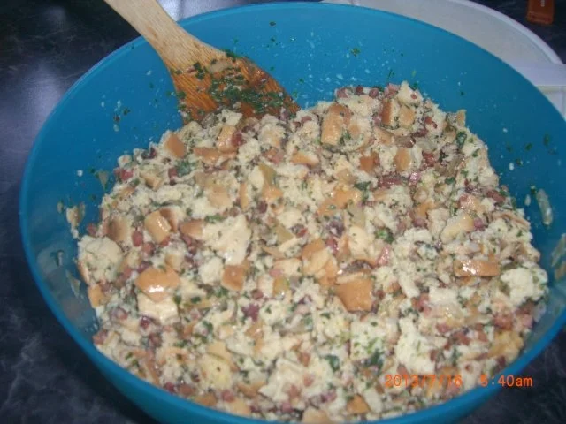 Rezept: Semmelroulade mit Speck Bild Nr. 3 Semmelroulade mit Speck - Rezept - Bild Nr. 3