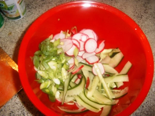 Rezept: Gurken-Radieschensalat auf Räucherlachs Bild Nr. 3 Gurken-Radieschensalat auf Räucherlachs - Rezept - Bild Nr. 3
