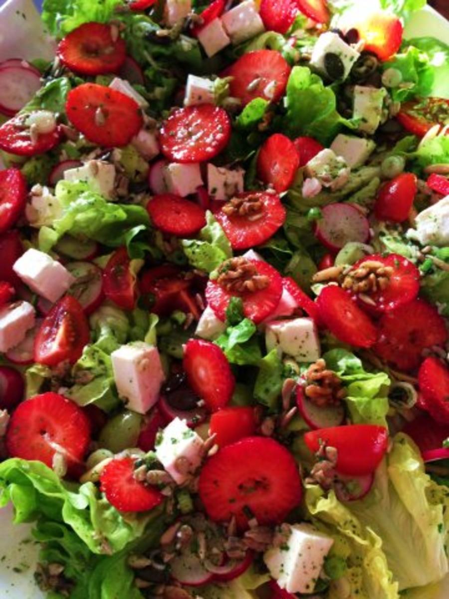 Bilder für Sommerlicher Salat mit Erdbeeren - Rezept