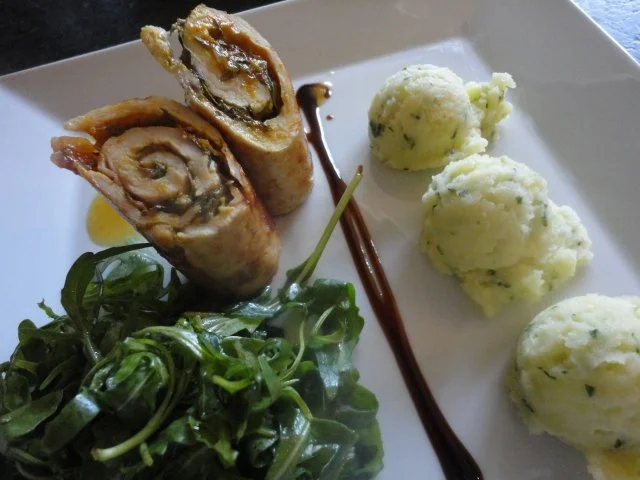 Rezept: fruchtige Puten Rouladen an Rucola Püree fruchtige Puten Rouladen an Rucola Püree - Rezept