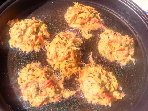 Zucchini Fritters oder Zucchini Krapfen   ( Eggless ) - Rezept - Bild Nr. 3