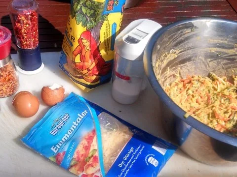 Zucchini Fritters oder Zucchini Krapfen   ( Eggless ) - Rezept - Bild Nr. 4