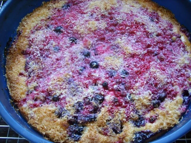 Buttermilchkuchen mit Johannisbeeren - Rezept