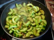 Schmorgurke mit neuen Kartoffeln - Rezept