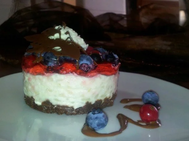 Milchreistorte mit Beeren-Topping - Rezept