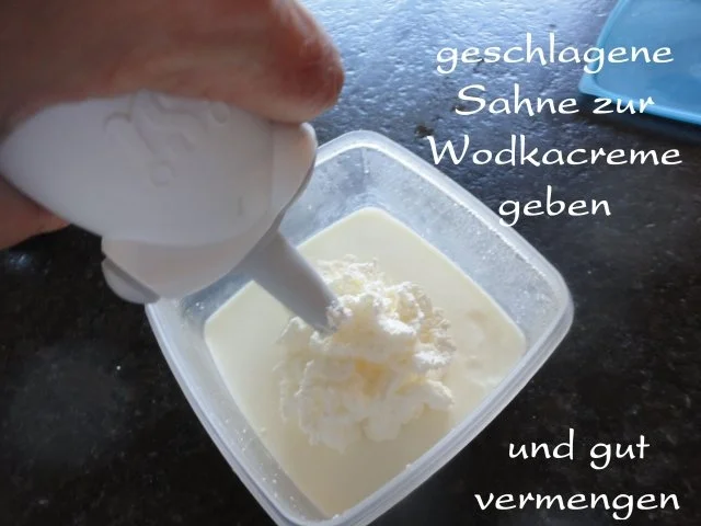 Rezept: Baileys Dessert mit Wodka Creme Häubchen Bild Nr. 5 Baileys Dessert mit Wodka Creme Häubchen - Rezept - Bild Nr. 5