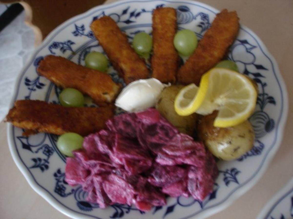 Fischstäbchen mit Rosmarinkartoffeln und Rote-Bete-Salat - Rezept - Bild Nr. 15
