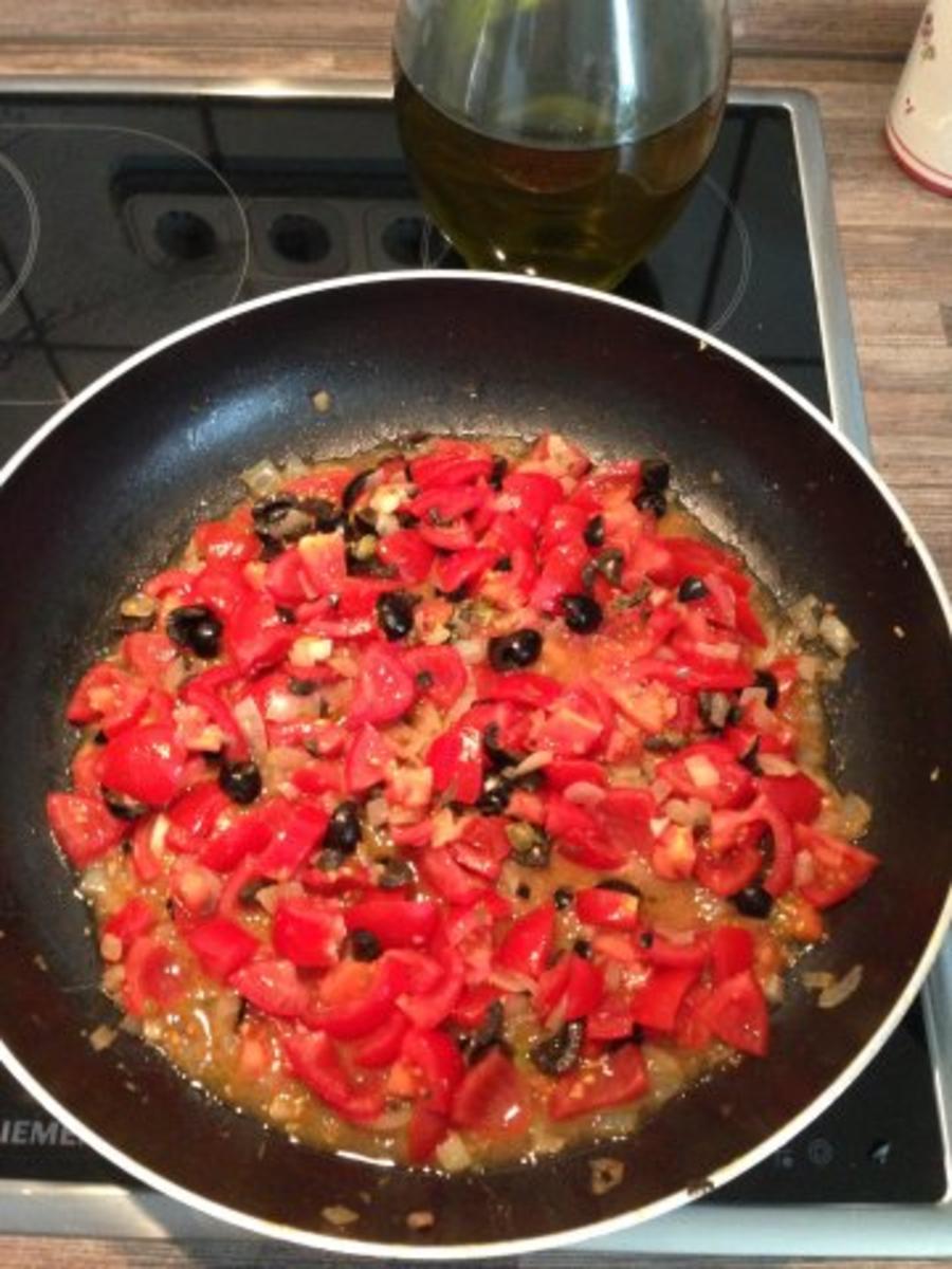 Bilder für Spaghetti alla puttanesca mit Sardellen-Tomatensosse - Rezept