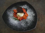 Kaffee-Panna Cotta - Erdbeeren - schwarze Schokolade - Rezept