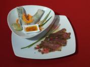 Gebratenes Sashimi mit Kapern-Limetten-Vinaigrette,  dazu frische Glücksrollen aus Vietnam - Rezept