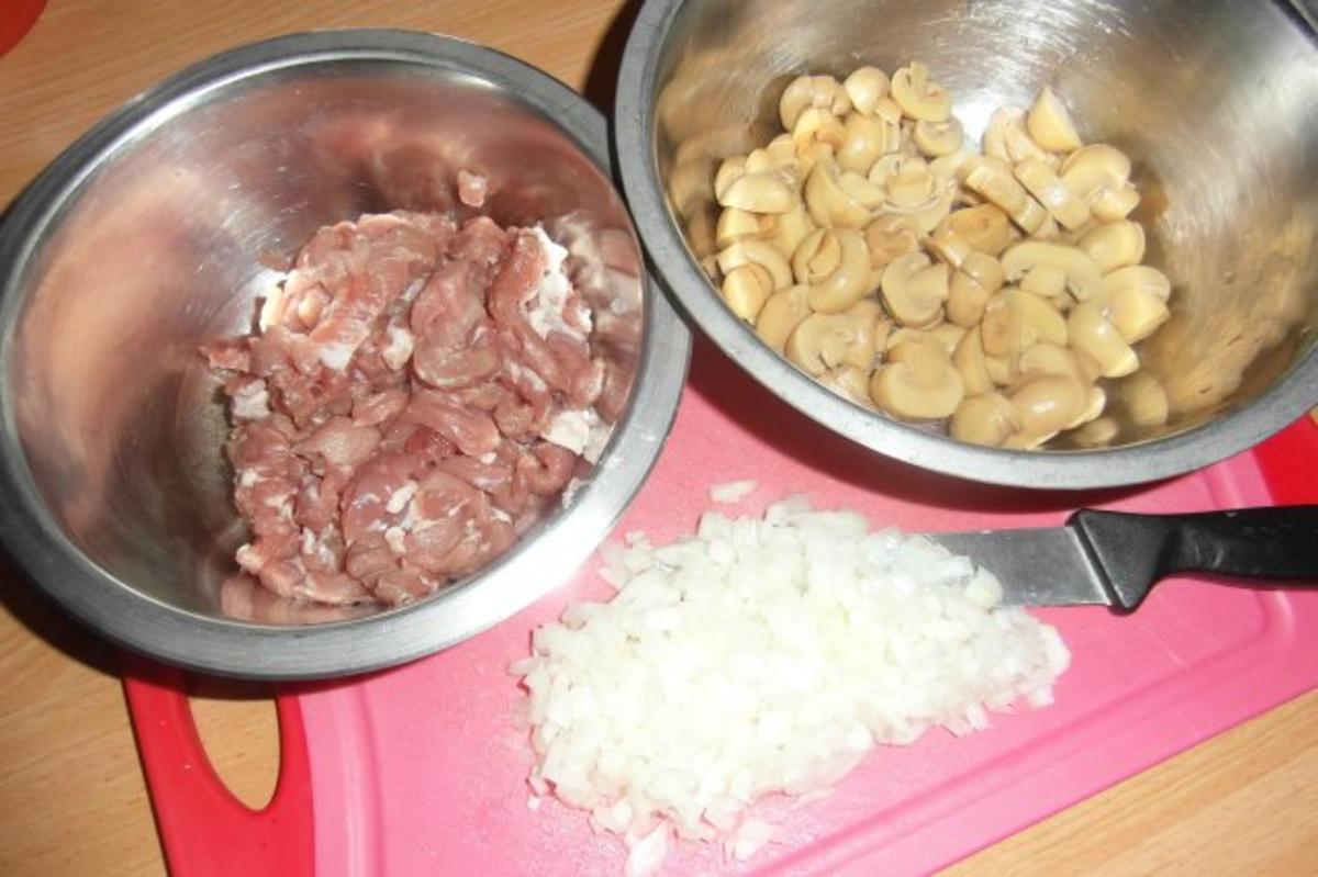 Schweine-Geschnetzeltes mit Champignons und frischen Kräütern - Rezept