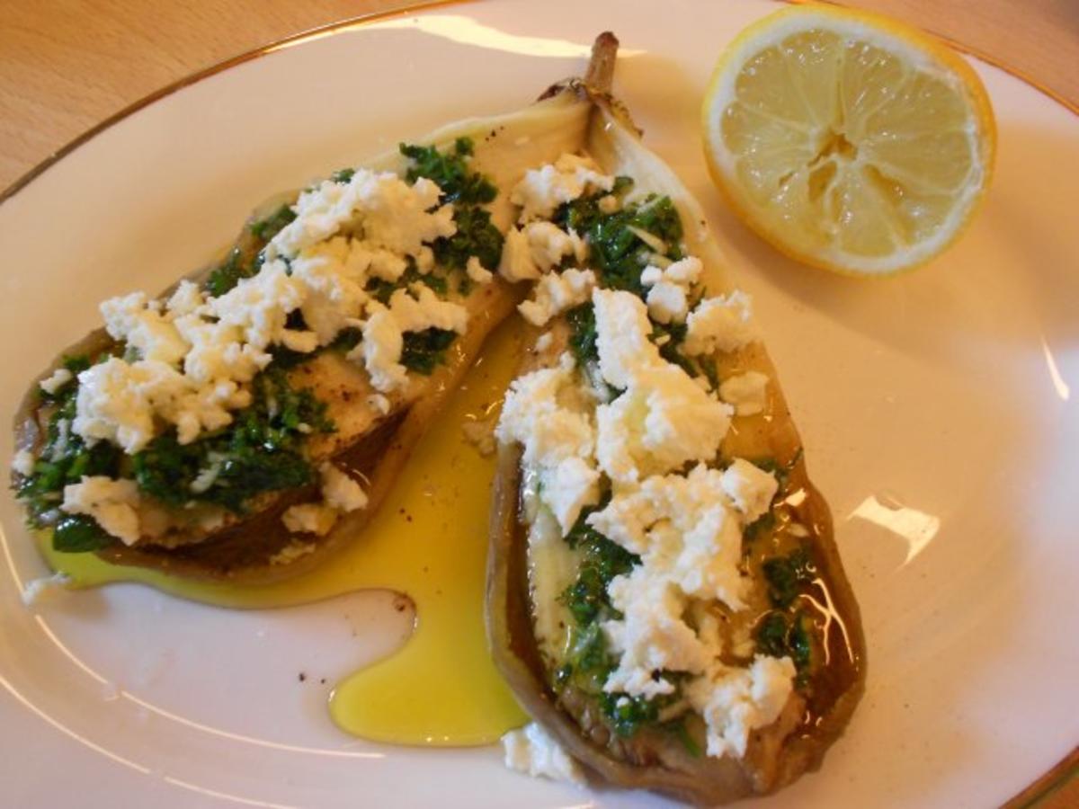 Bilder für Gebackene Aubergine mit Petersilien-Knoblauch-Öl und Schafskäse - Rezept