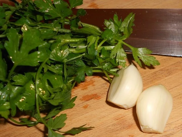 Gebackene Aubergine mit Petersilien-Knoblauch-Öl und Schafskäse - Rezept - Bild Nr. 3
