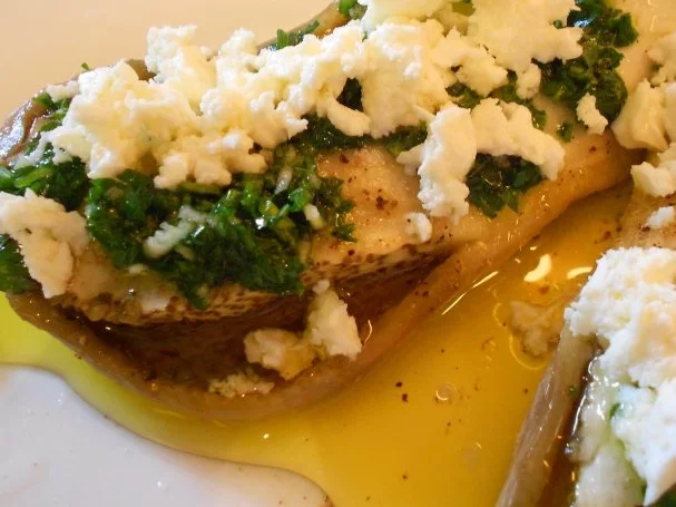 Gebackene Aubergine mit Petersilien-Knoblauch-Öl und Schafskäse - Rezept - Bild Nr. 6