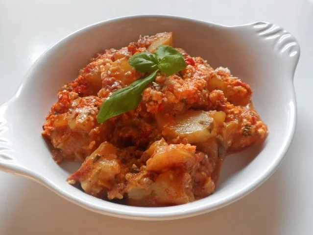 Mediterranes Kräuter-Kartoffelgratin mit Feta-Sesam-Kruste - Rezept