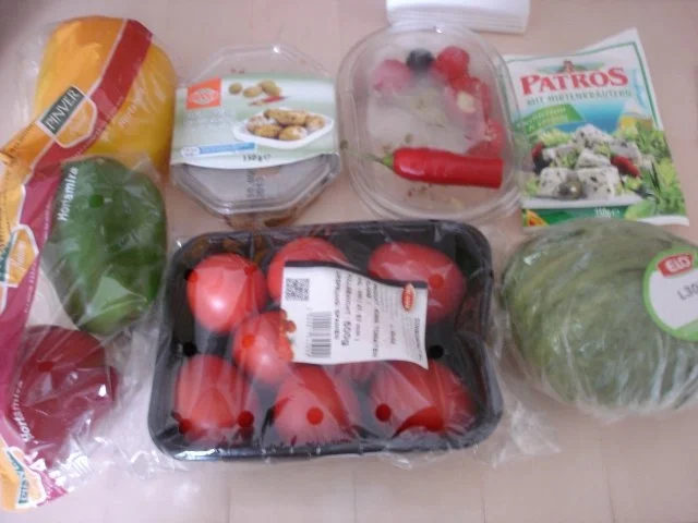 Hackfleischrollen mit gebratenen Bratkartoffelhälften und griechischen Bauernsalat - Rezept - Bild Nr. 12