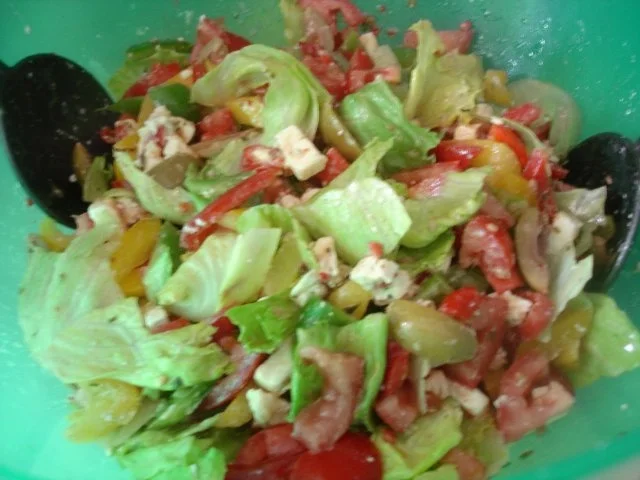 Hackfleischrollen mit gebratenen Bratkartoffelhälften und griechischen Bauernsalat - Rezept - Bild Nr. 13